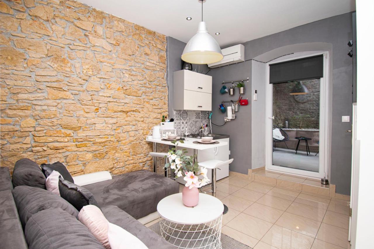 Nina Colosseum Apartment Pula Exterior photo